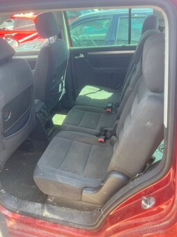 Rozprodám na díly Volkswagen Touran 1.6 FSI - 6