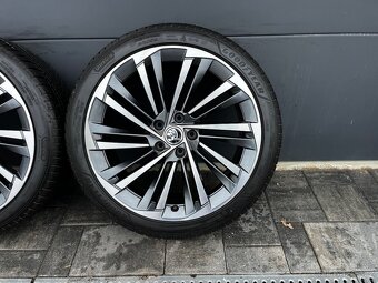 Zimní originál Škoda Superb 235/40 r19 Goodyear - 6