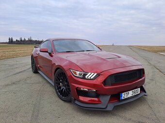 Ford Mustang GT 500 - 6