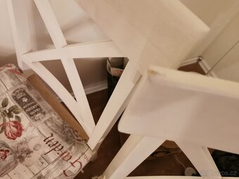 Jídelní stůl se čtyřmi židlemi a podsedáky - 6