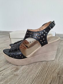 Cerne kozene sandalky na klinku Lasocki - 6
