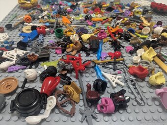 Lego doplňky k minifigurkám - 6
