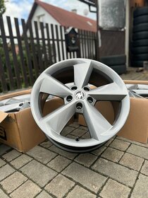 ORIGINÁL Alu Škoda Golus R18, 5x112 - TOP - 6