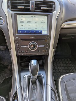 Ford Mondeo Mk5 Hybrid Vignale - 6