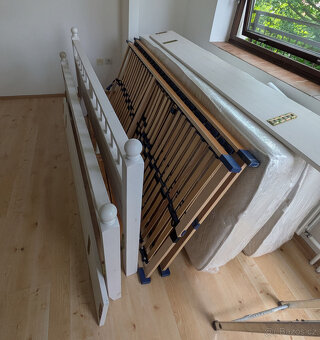 Bílá manželská postel 180x200 včetně roštů + matrace zdarma - 6