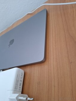 MacBook PRO 13 palců i7 8.Gen 16 RAM 512SSD - 6