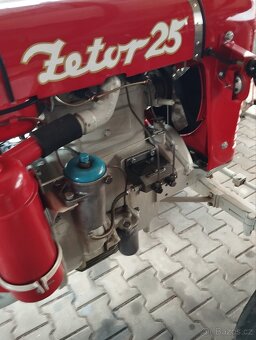 Traktor Zetor 25 - 6