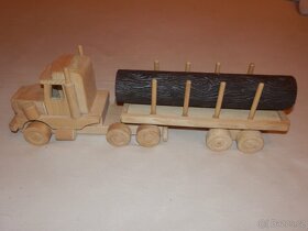 Tahač s návěsem ruční práce - 6