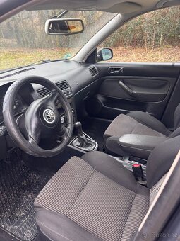 Volkswagen Bora Variant 2.3 VR5 - manuál - 6