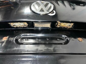 Páté dveře tmavě modrá metalíza LD5Q VW Touran 1T2 FL 2007 - 6