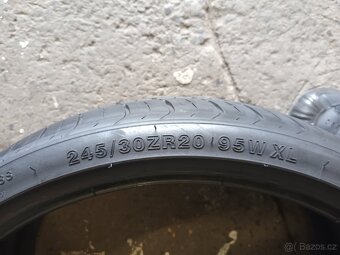 4x letních pneu 245/30/20. - 6