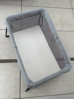 Cestovní postýlka Babybjörn Light Silver - 6