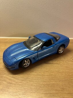 Auta 1:24 Bburago - 6