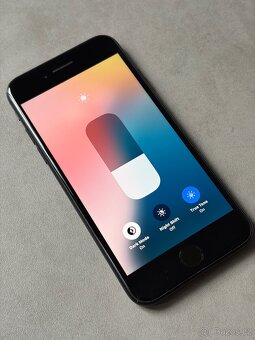 📱 iPhone SE (2020) 64GB - 6