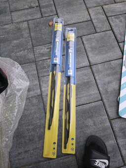 BMW E32 Zadní světla, čep, stěrače, těsnění - 6