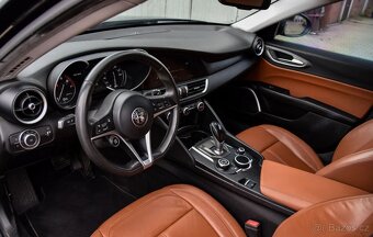 Alfa Romeo Giulia 2.0 Turbo 16V AT8-Q4 Estrema - 6