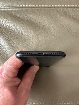 iPhone SE 2020 64Gb černý - 6
