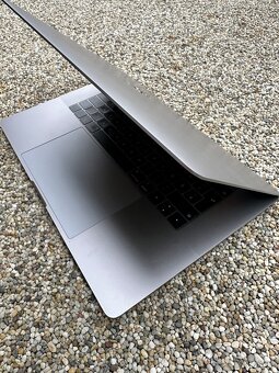MacBook PRO 15” 2019 - nova baterie A1990 - 6