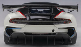 Model 1:18 Aston Martin Vulcan Autoart Stratus White-Blu - 6