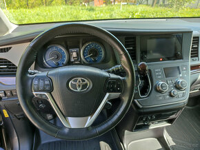 Toyota Sienna LIMITED 4x4, modelová řada 2015, benzin + - 6