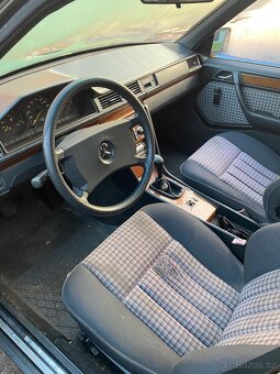 Mercedes-Benz W124, 230TE - 6