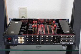 Špičkový předzesilovač Burmester 877 - 6