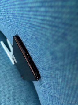 Apple iPhone 7 32GB - 6