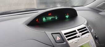 Toyota Yaris 1,3 benzín 64 kW - 6