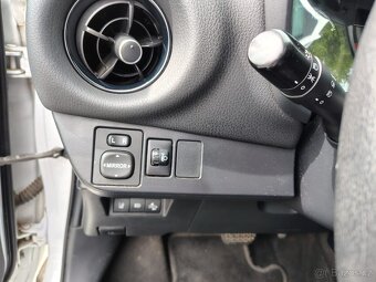Toyota Yaris - hybrid hsd 1.5 - 6