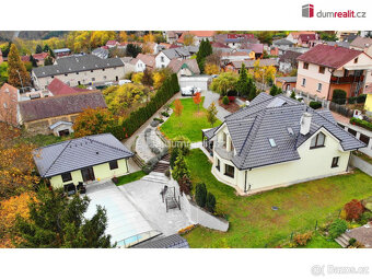Dvougenerační dům 6+kk, 323 m2, pozemek 1868 m2, bazén, dům - 6