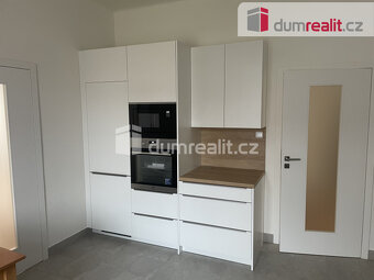 Pronájem luxusní vily po kompletní rekonstrukci Praha Zbrasl - 6