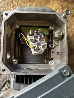 2x elektromotory s převodovkou S.E.W. - 6