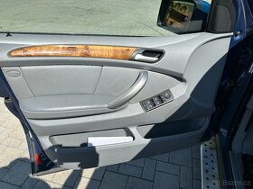 BMW X5 4.4i A/T - 6