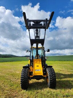 KLOUBOVÝ NAKLADAČ JCB 409 - 6