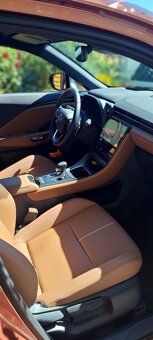 Lexus LBX - 6