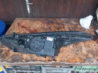 Hyundai i30 pravý světlomet - 6