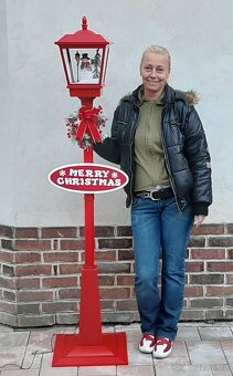 180 cm vysoká vánoční sněžící a hrající lampa - nové - 6