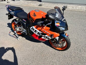 Rozprodam na nahradni dily HONDA CBR 1000RR,SC57 / 2005 - 6