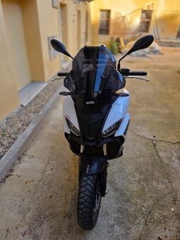 Aprilia SR GT - 6