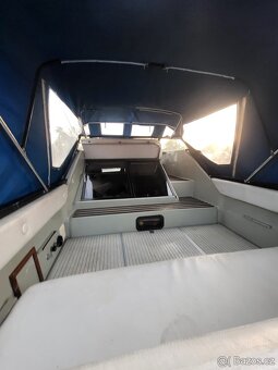 Kajutová motorová loď Draco 25 Twin Cab, zánovní vlek 3500Kg - 6