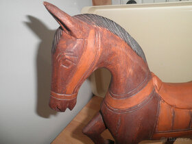 Soška koně dřevěná - 6