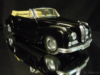 BMW 502 1955 Maisto 1/18 - 6