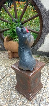 Zahradní dekorace-Soška jorkšír s červenou mašlí - 6