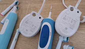 2x elektrický zubní kartáček Oral B, nový a zánovní - 6