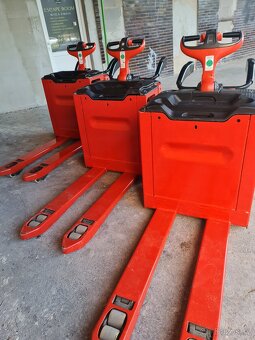 Predám Ručne vedený elektrický paletový vozík LINDE -T20 - 6