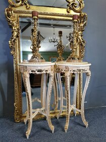 Zámecké dřevěné stolky s mramorovou deskou. - 6