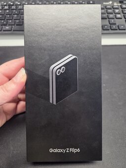 Samsung Galaxy Z Flip6 256 GB - 6