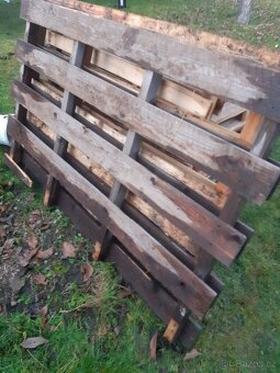 8x pouzité drevene palety (z toho 3x europaleta) - 6