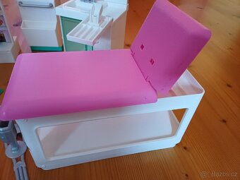 Barbie Mattel klinika, lékařka - 6