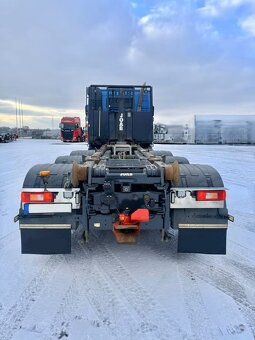 Volvo FH750 8x4 nosič kontejneru - 6